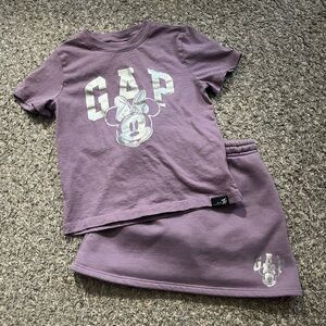 Gap x Disney girl outfit